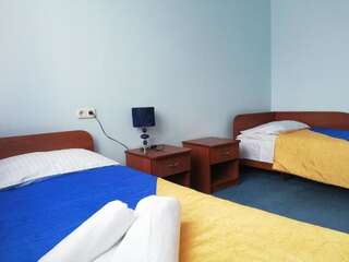 Отель гостиница  Кобрин Двухместный номер с 2 отдельными кроватями-3